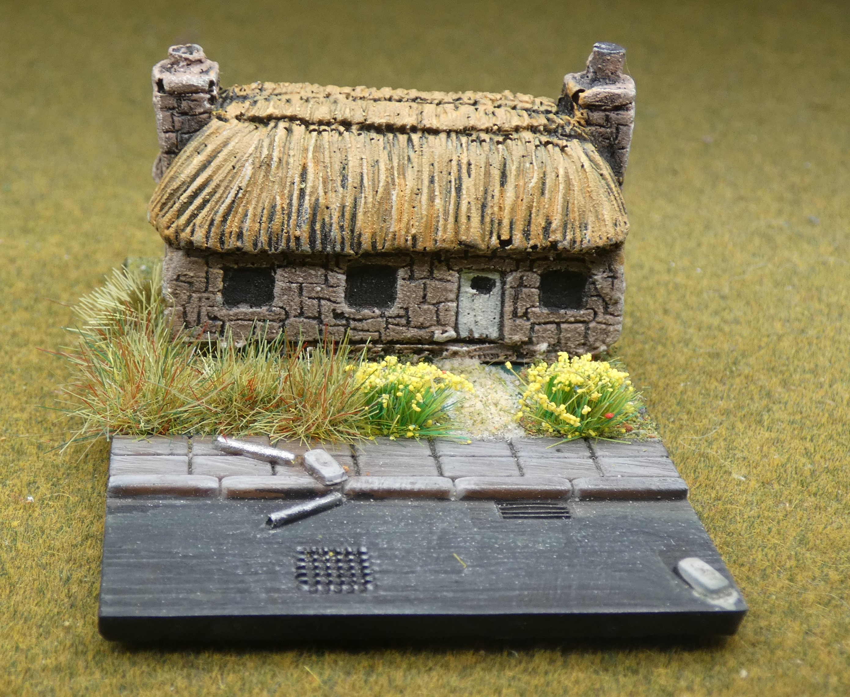 TTR021 - Small thatched Cottage